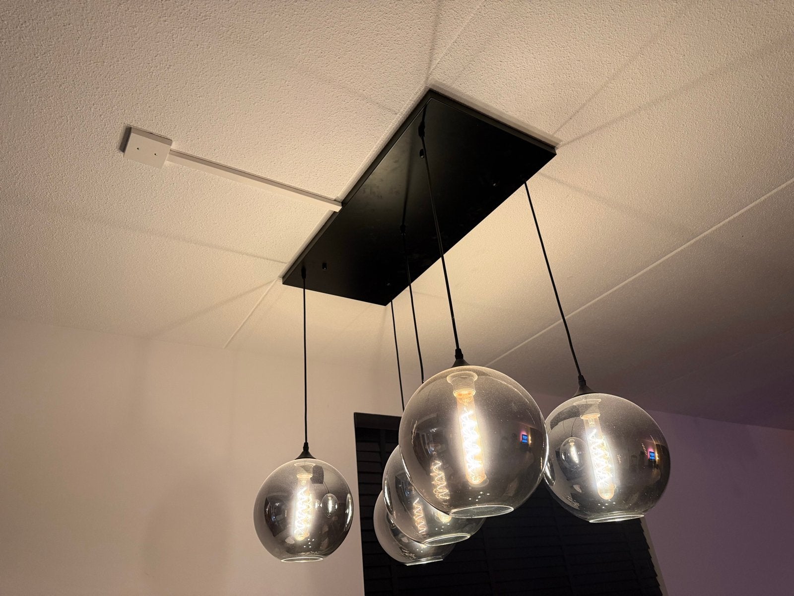 Moderne hanglamp met 5 glazen bollen, Ophalen, Zo goed als nieuw, Glas, E27 (groot)