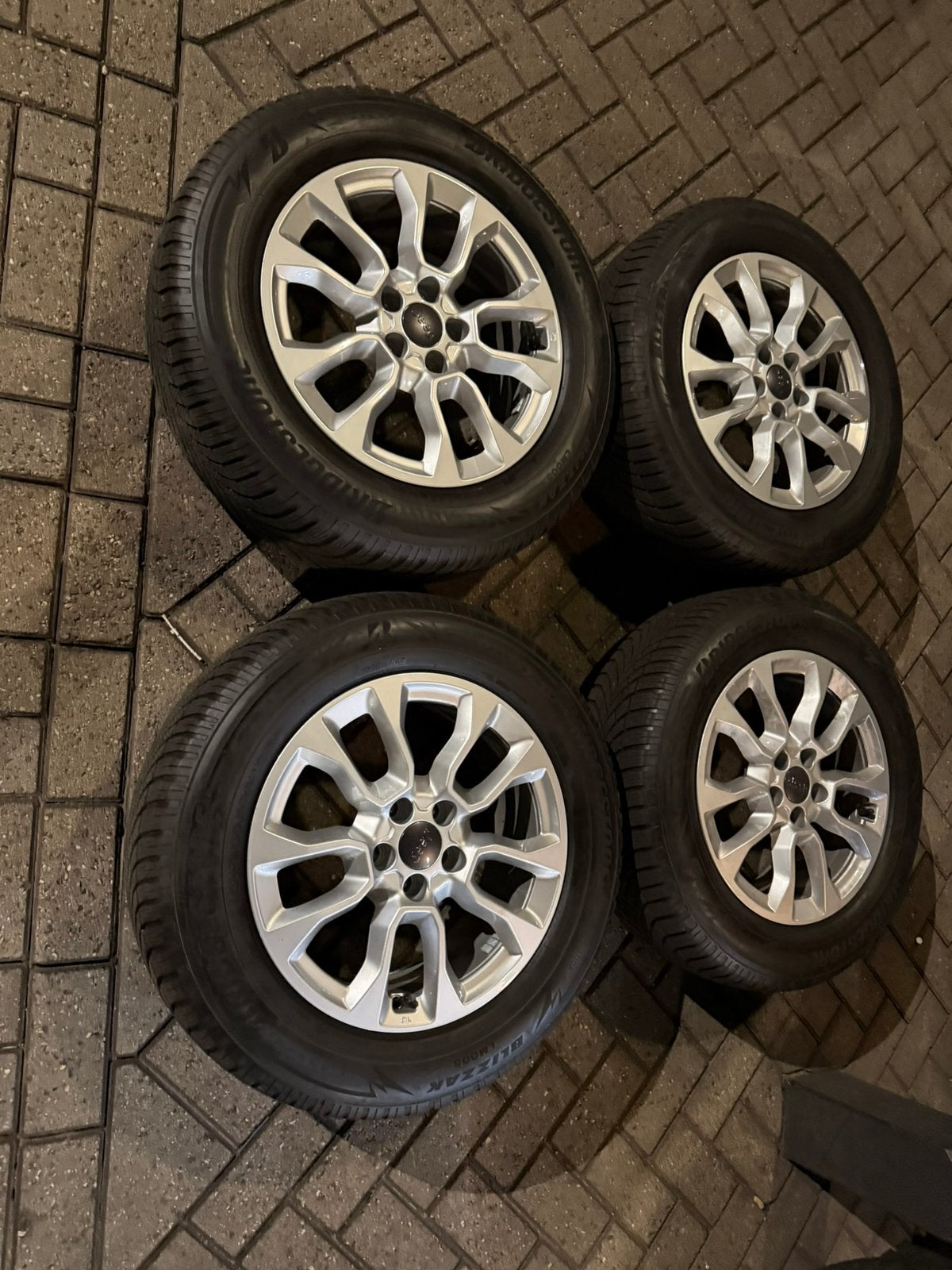 Jeep Compass Bridgestone Blizzak 235/60/R17, Auto-onderdelen, Ophalen, 18 inch, Winterbanden, 235 mm