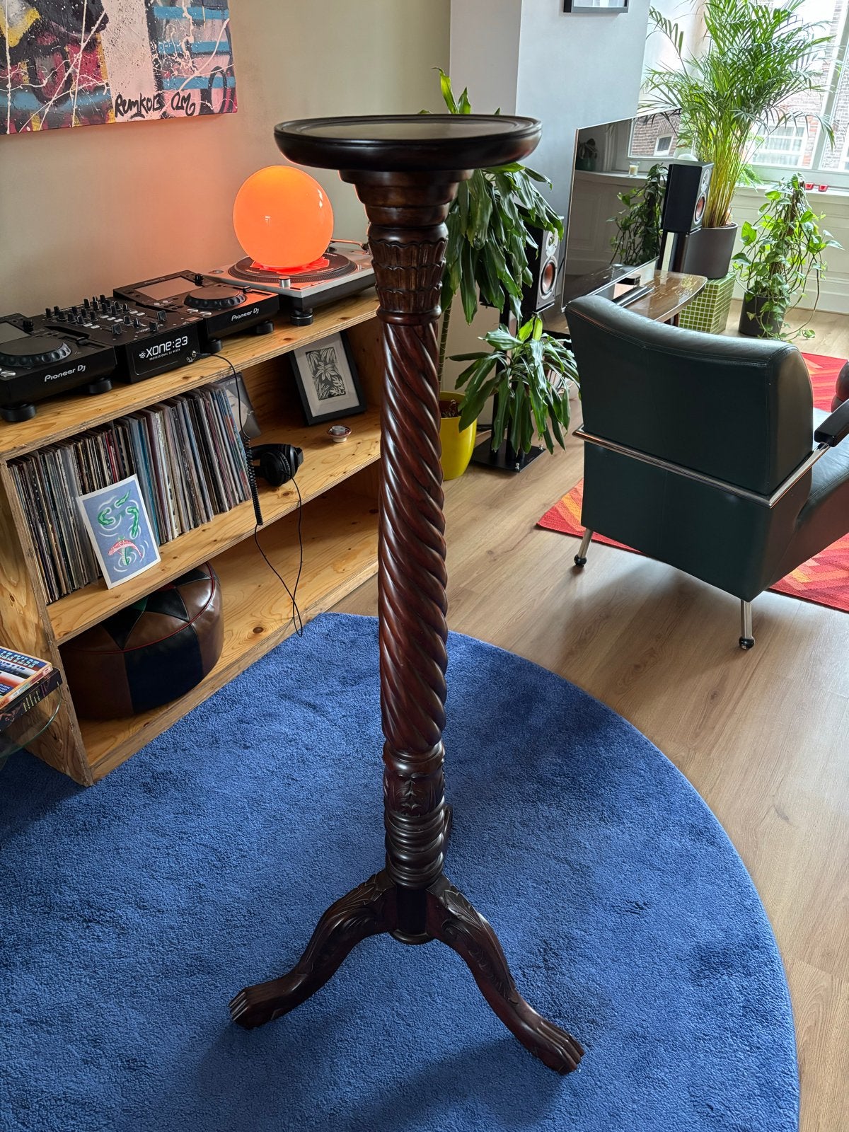 Hoge houten sokkel / plantenstandaard (134 cm) – massief, Antiek en Kunst, Antiek | Woonaccessoires, Ophalen
