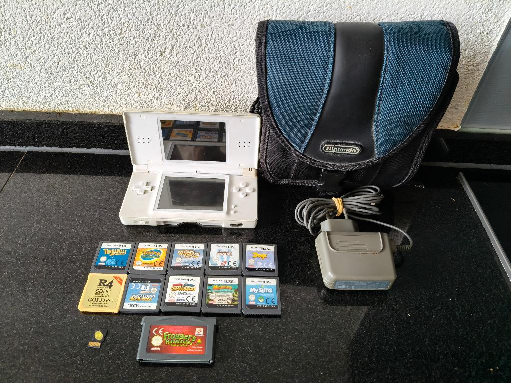 Nintendo DS met SDHC kaart + case en originele spellen, Gebruikt, Wit, Ophalen of Verzenden, Met beschermhoes of tas