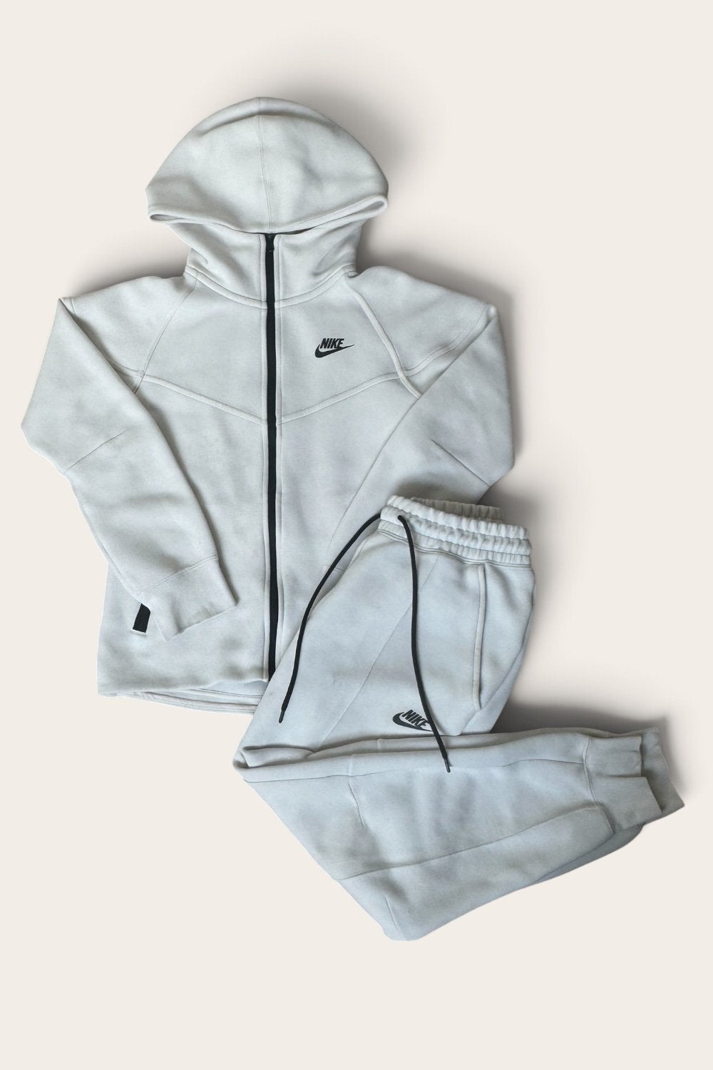 Nike Tech Fleece dames set beige/crème | vest XS broek S, Verzenden, Beige, Overige typen, Zo goed als nieuw