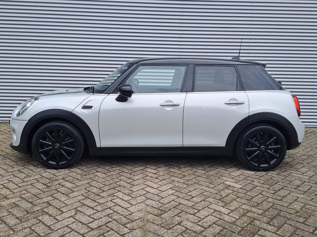 MINI Mini 1.5 Cooper Business Edition | Navigatie | Climate, Auto's, Mini, Voorwielaandrijving, Gebruikt, Euro 6, Wit