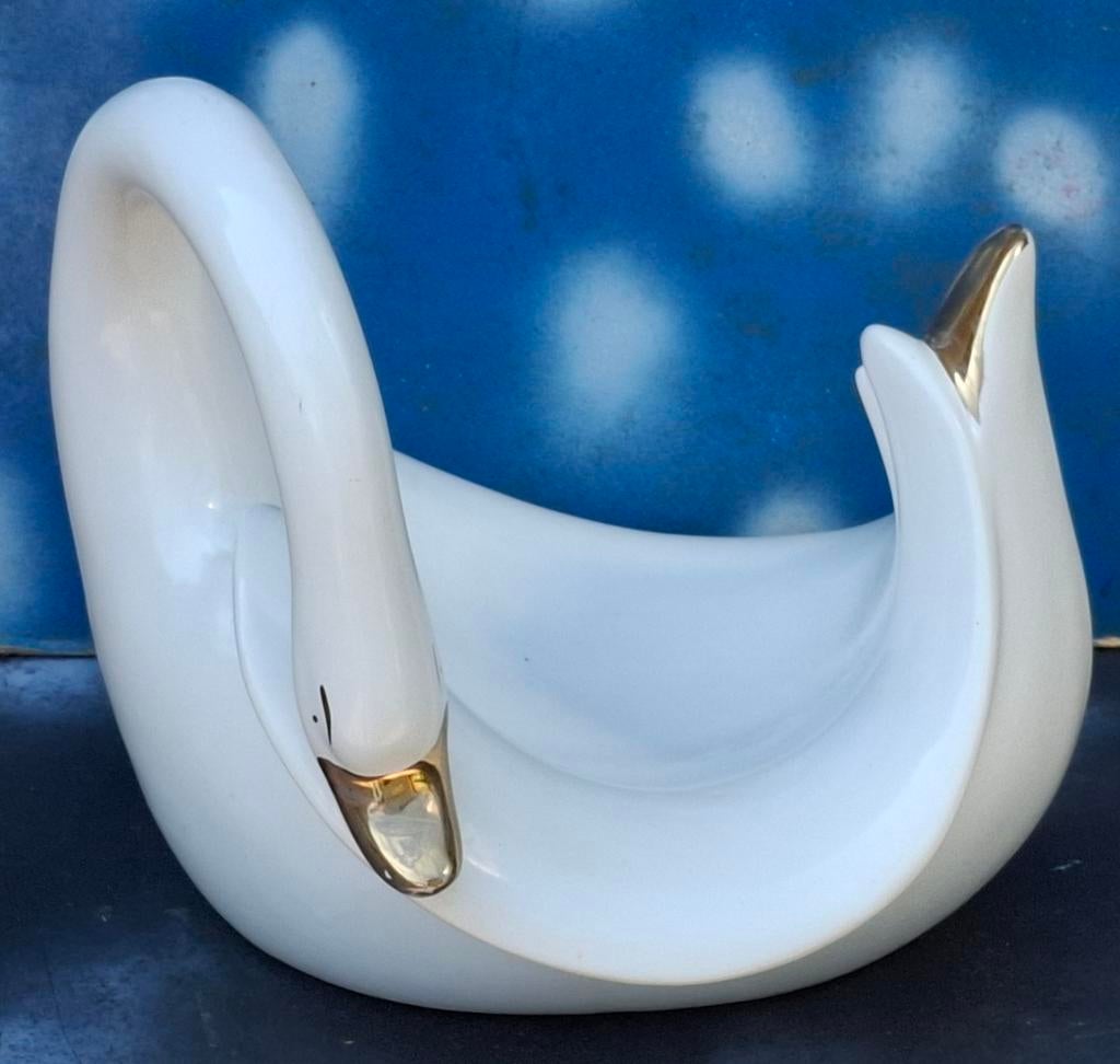 Zwaan.  Schaal.  Porselein. Vintage. 26/30 cm., Ophalen, Porselein of Keramiek, Schaal, Zo goed als nieuw