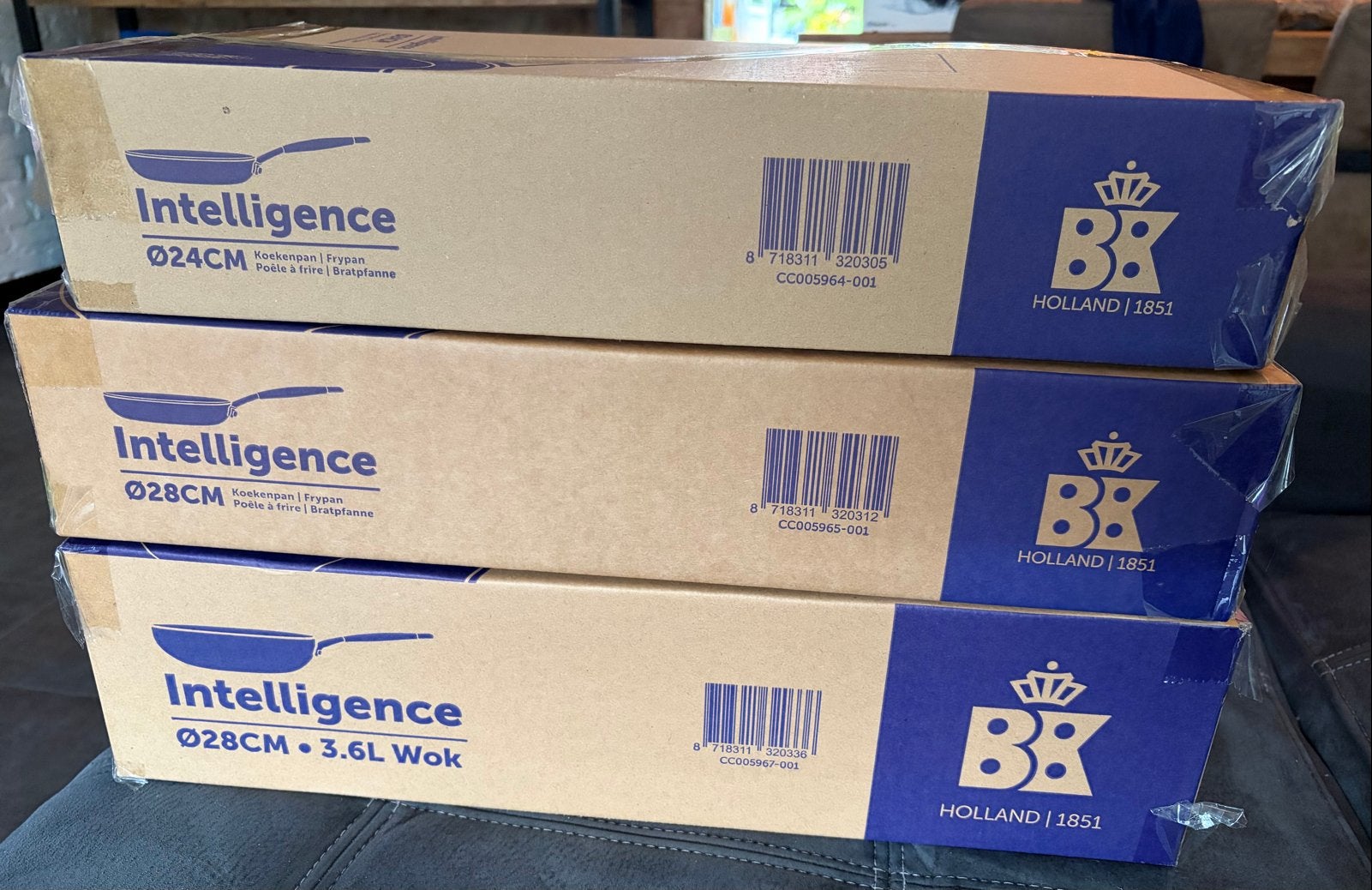 BK Intelligence pannenset - 2 koekenpannen en 1 wokpan, Ophalen of Verzenden, Nieuw, Aluminium, Pannenset