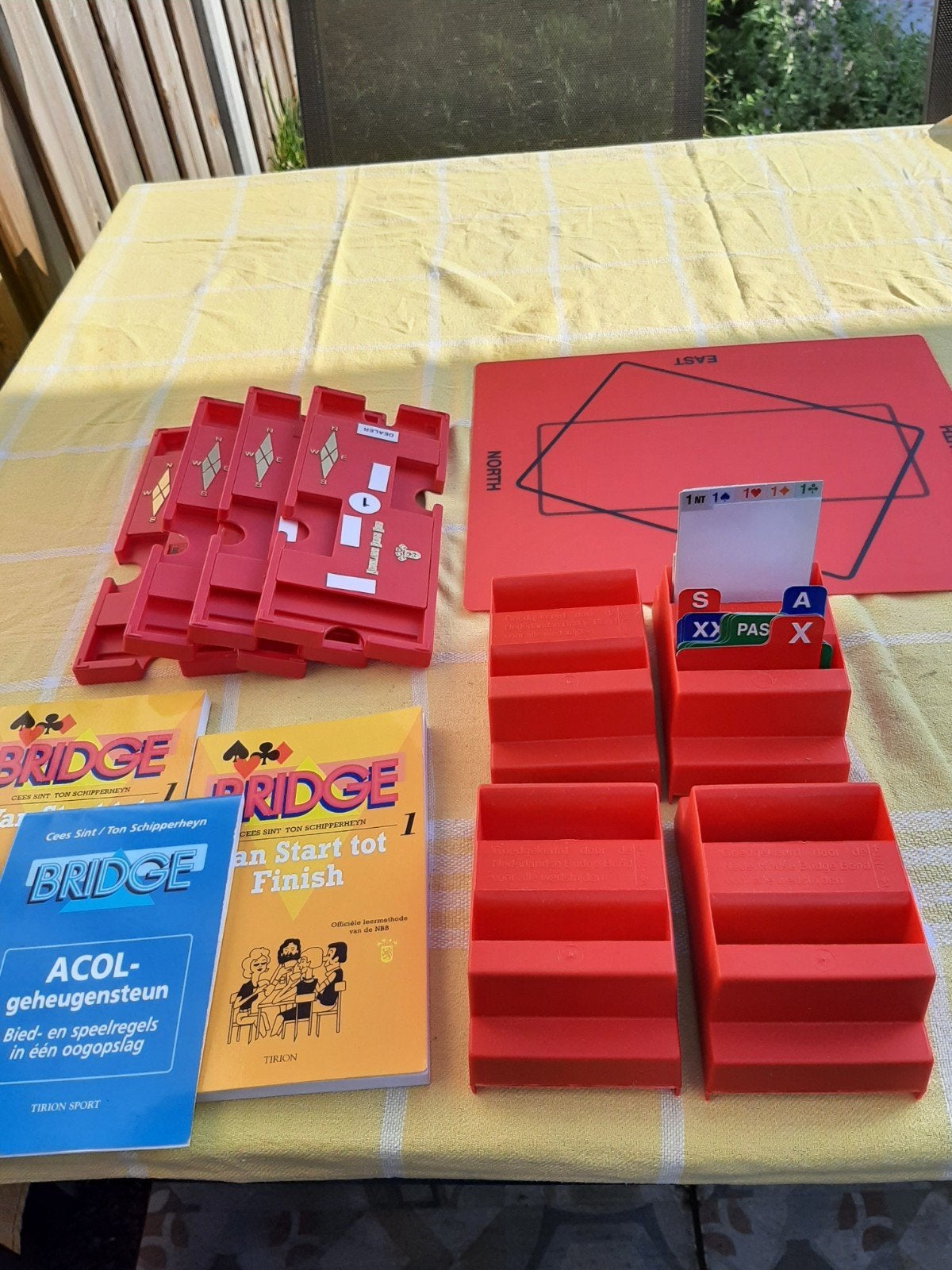 Bridge Set: Boeken, Biedboxen & Speelmat - Compleet, Drie of vier spelers, Ophalen of Verzenden, Zo goed als nieuw, Tirion Sport