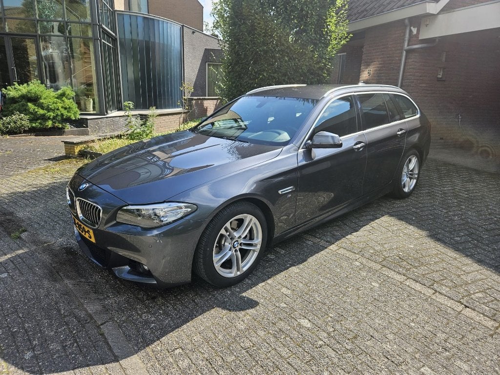 BMW 5-Serie 2.0 520I AUT 184 PK 2016 CARPLAY, Auto's, 1998 cc, 4 cilinders, 2000 kg, Stationwagon