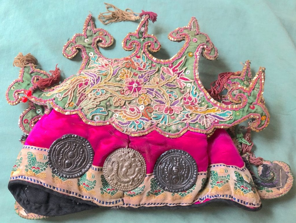 Kinderhoedje Oud chinees textiel, Sieraad, Textiel, Handgemaakt, Ophalen of Verzenden