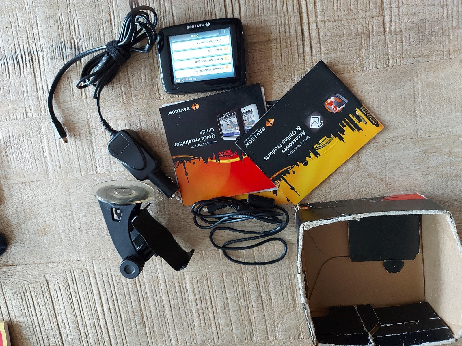 Navigon navigatiesysteem met accessoires, Ophalen of Verzenden, Gebruikt
