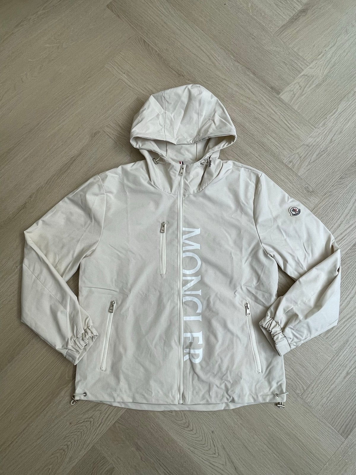 Moncler Windjack Maat M - Zo goed als nieuw, Ophalen of Verzenden, Nieuw, Maat 48/50 (M), Beige