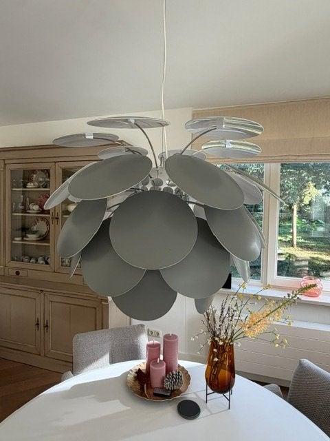 Foto 15 van Design Eetkamertafel COR Conic / Alvo stoelen en hanglamp