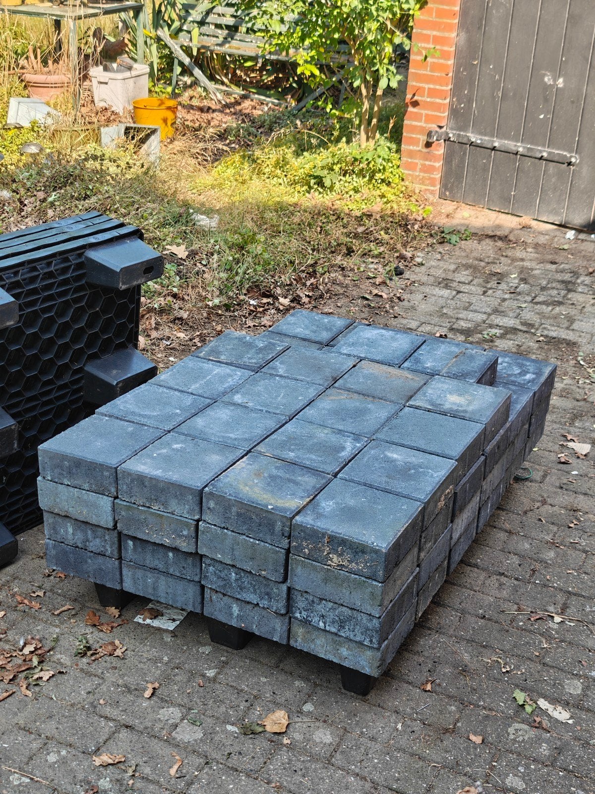 Gratis sierbestrating 15x15 cm (ca. 100 stuks) + 5 pallets, Gebruikt, Klinkers, Ophalen of Verzenden, Minder dan 5 m²
