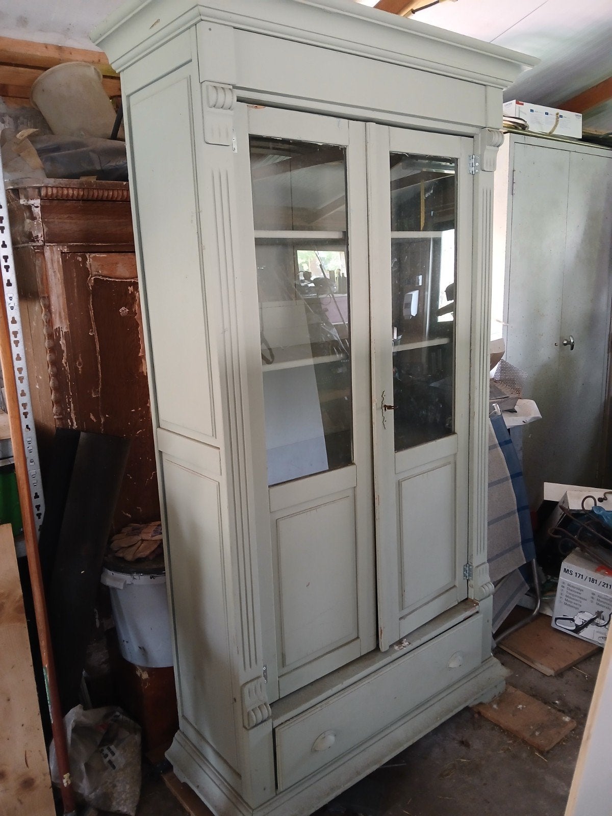Brocante kast, Ophalen