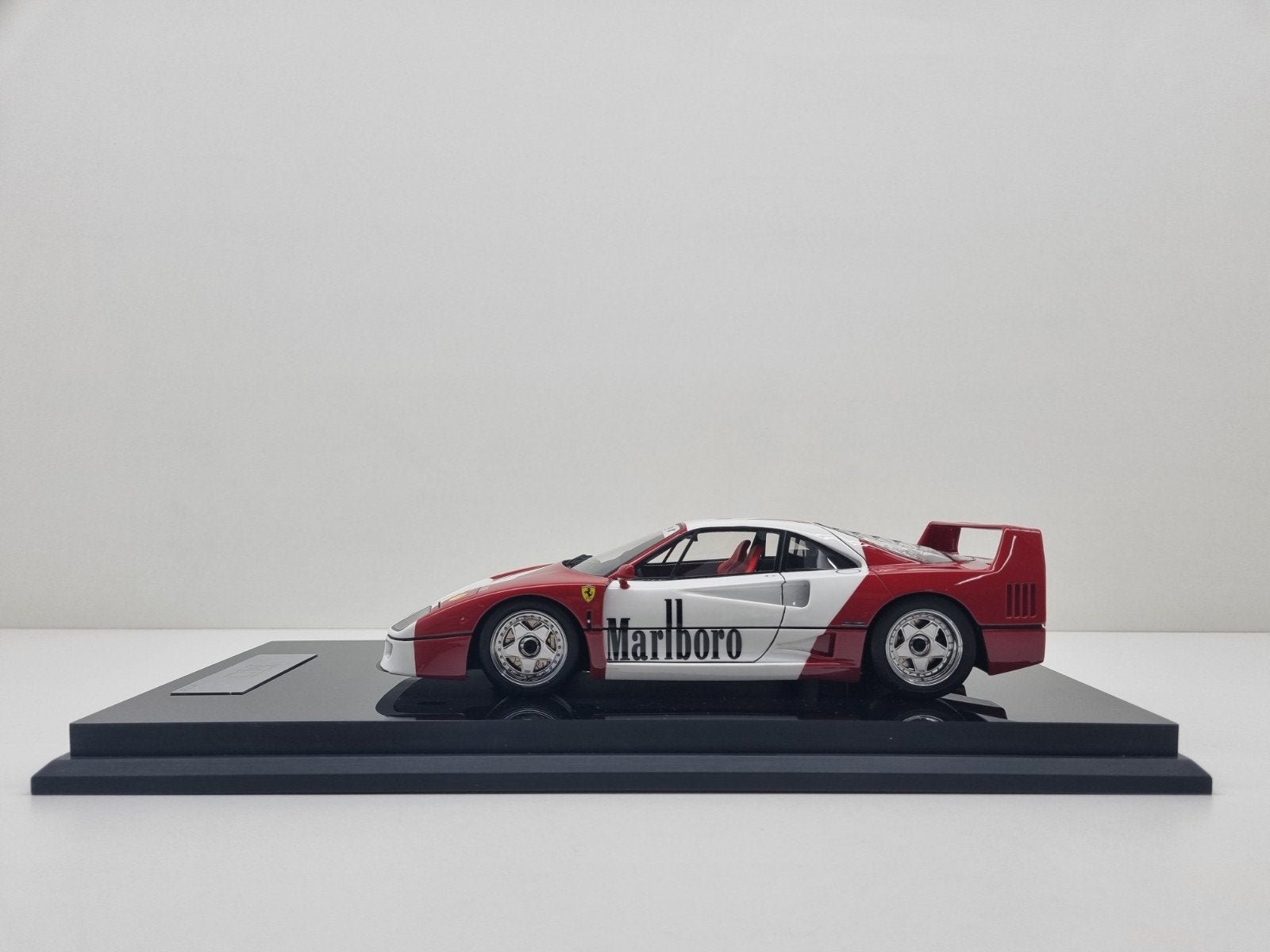 Scalemini Ferrari F40 Marlboro Nr. 01/30 1:18 Nieuw, Ophalen of Verzenden, Nieuw, Auto