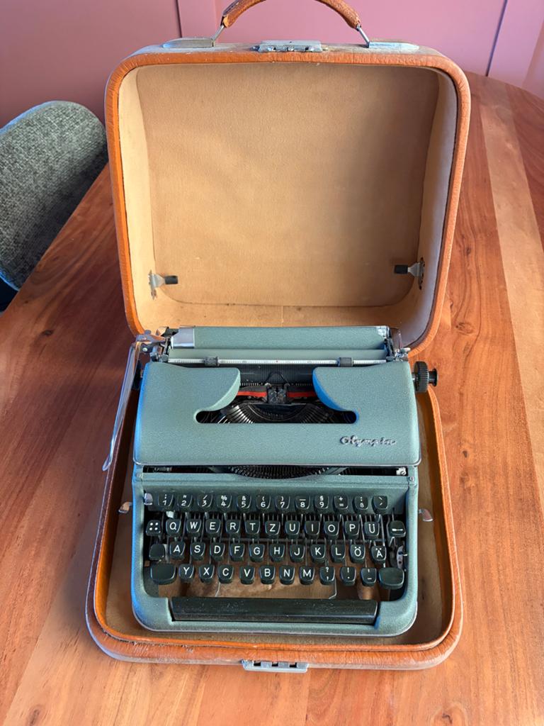 Olympia typmachine, Diversen, Typemachines, Ophalen of Verzenden, Gebruikt