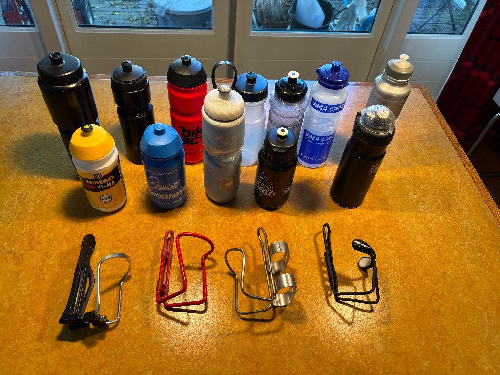 Bidons en houders, Ophalen