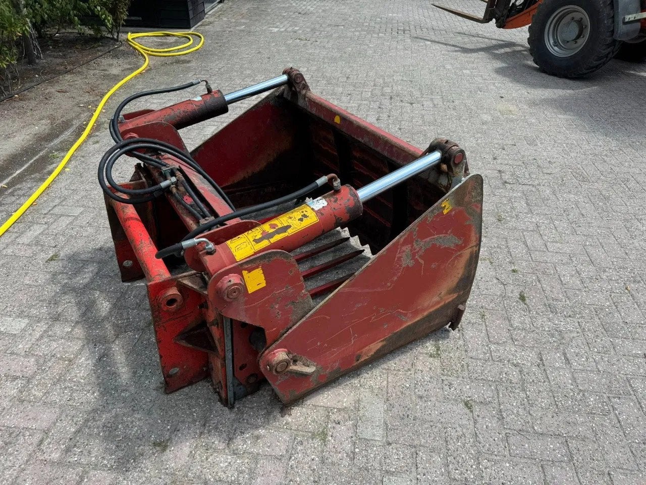 Strautmann Kuilsnijbak Manitou, Overige, Stalinrichting