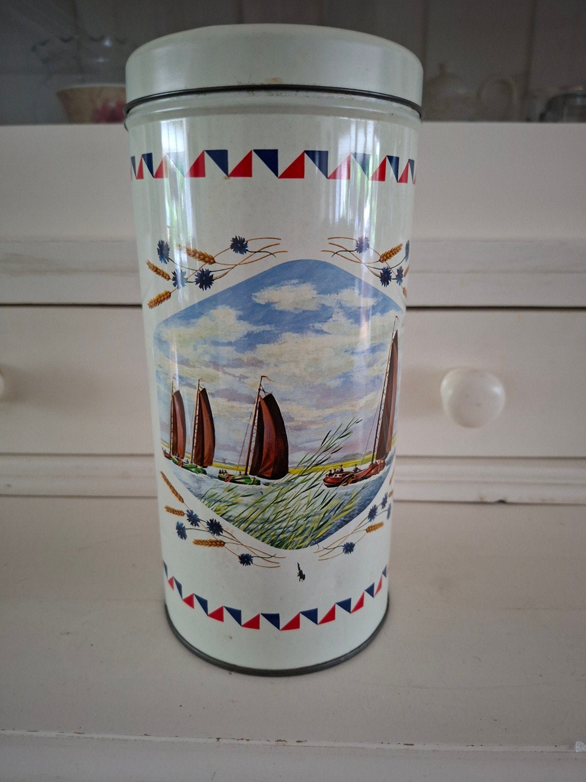 Vintage Van der Meulen beschuitbus met Friesche taferelen, Antiek en Kunst, Ophalen of Verzenden