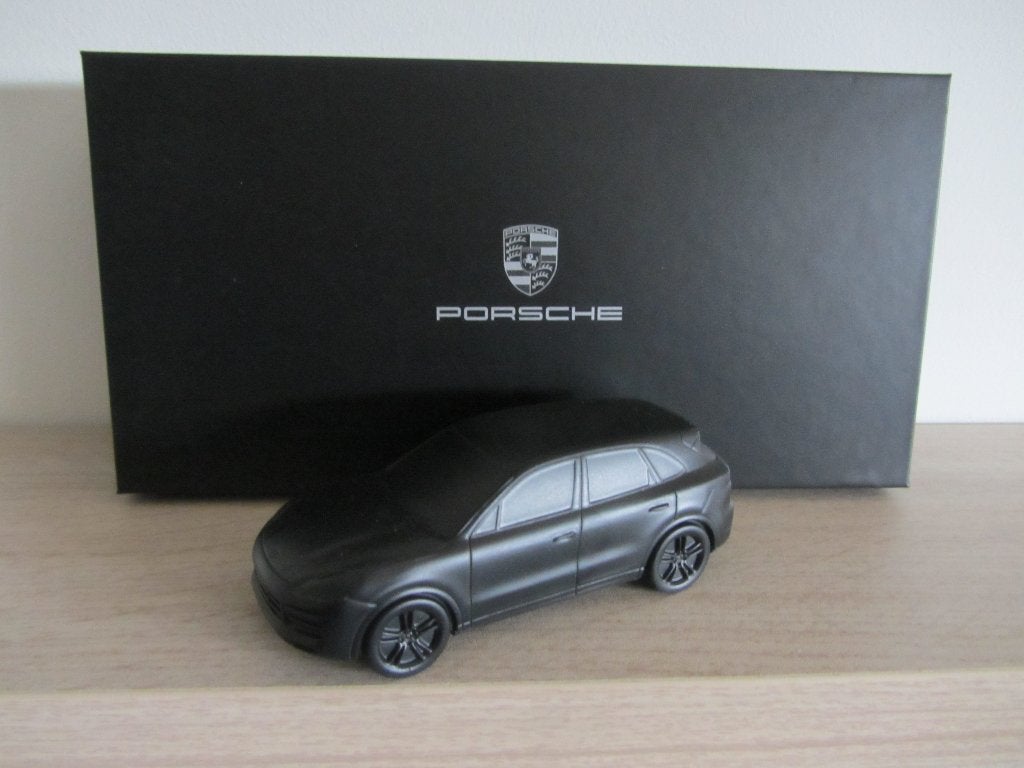 Porsche Cayenne E3 Turbo Presse Papier, Paperweight, Hobby en Vrije tijd, Modelauto's | 1:43, Ophalen of Verzenden, Nieuw, Auto