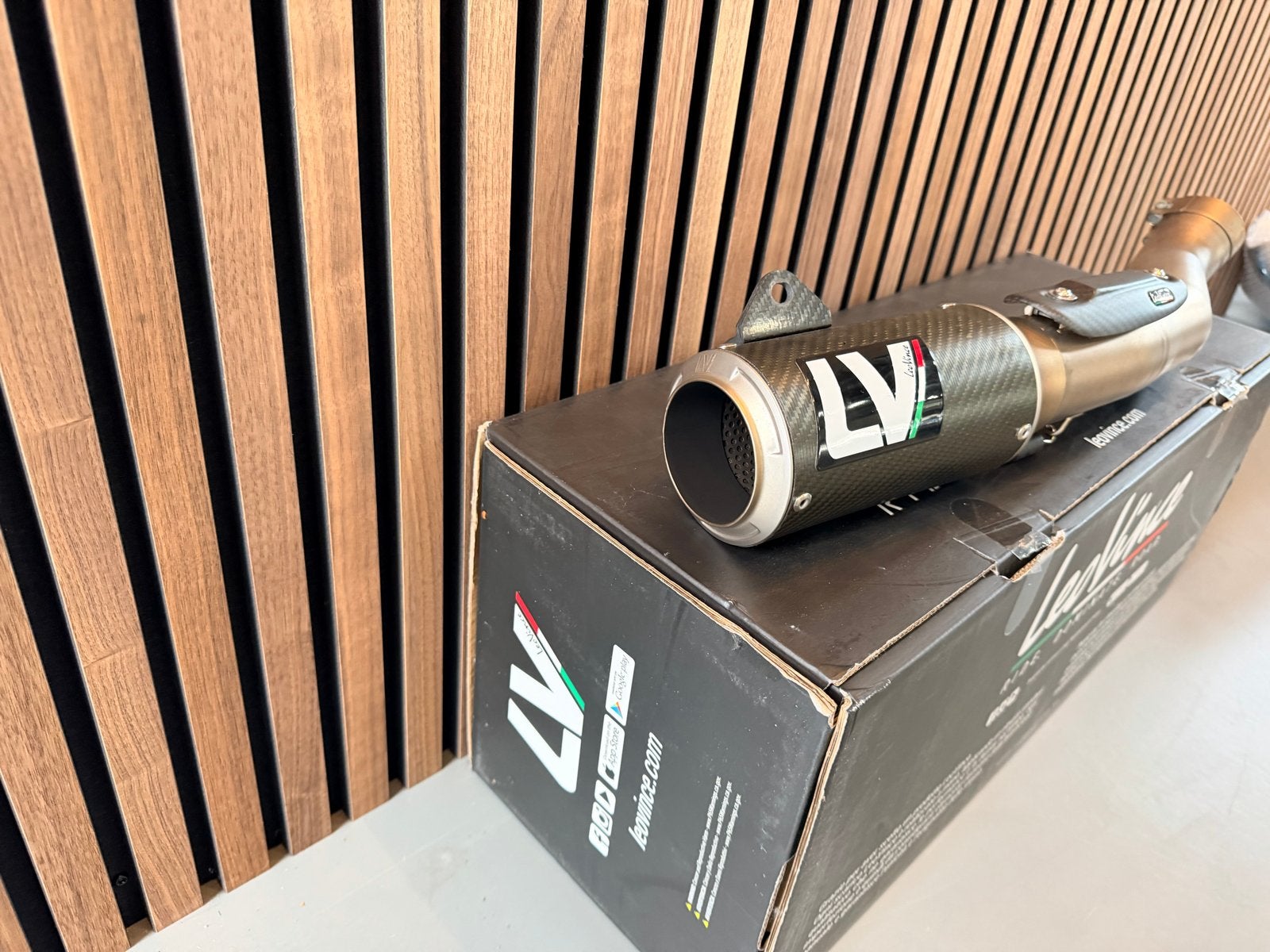 Leovince LV10 Carbon uitlaat Aprilia Tuono V4 Factory 2021, Ophalen of Verzenden, Gebruikt