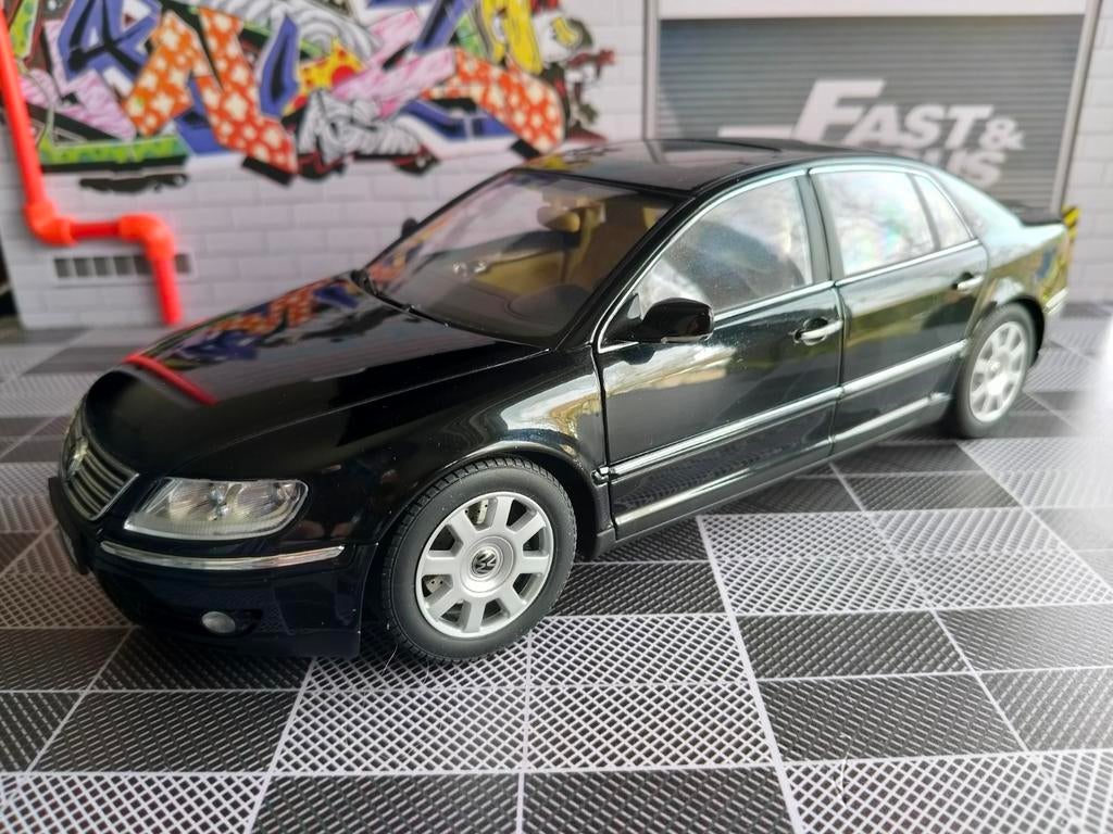 Volkswagen Phaeton 6.0 W12 1:18 zwart fabrikant autoart., Ophalen of Verzenden, Zo goed als nieuw, Auto, Autoart