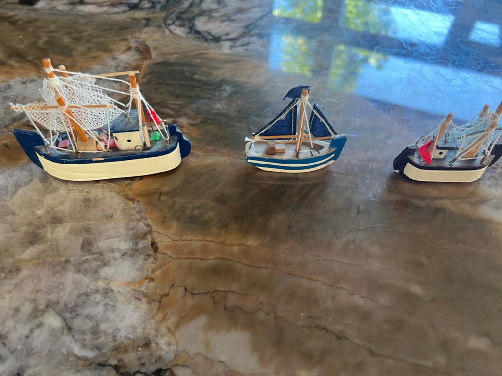 Set van 3 decoratieve miniatuur vissersbootjes, Ophalen of Verzenden, Gebruikt