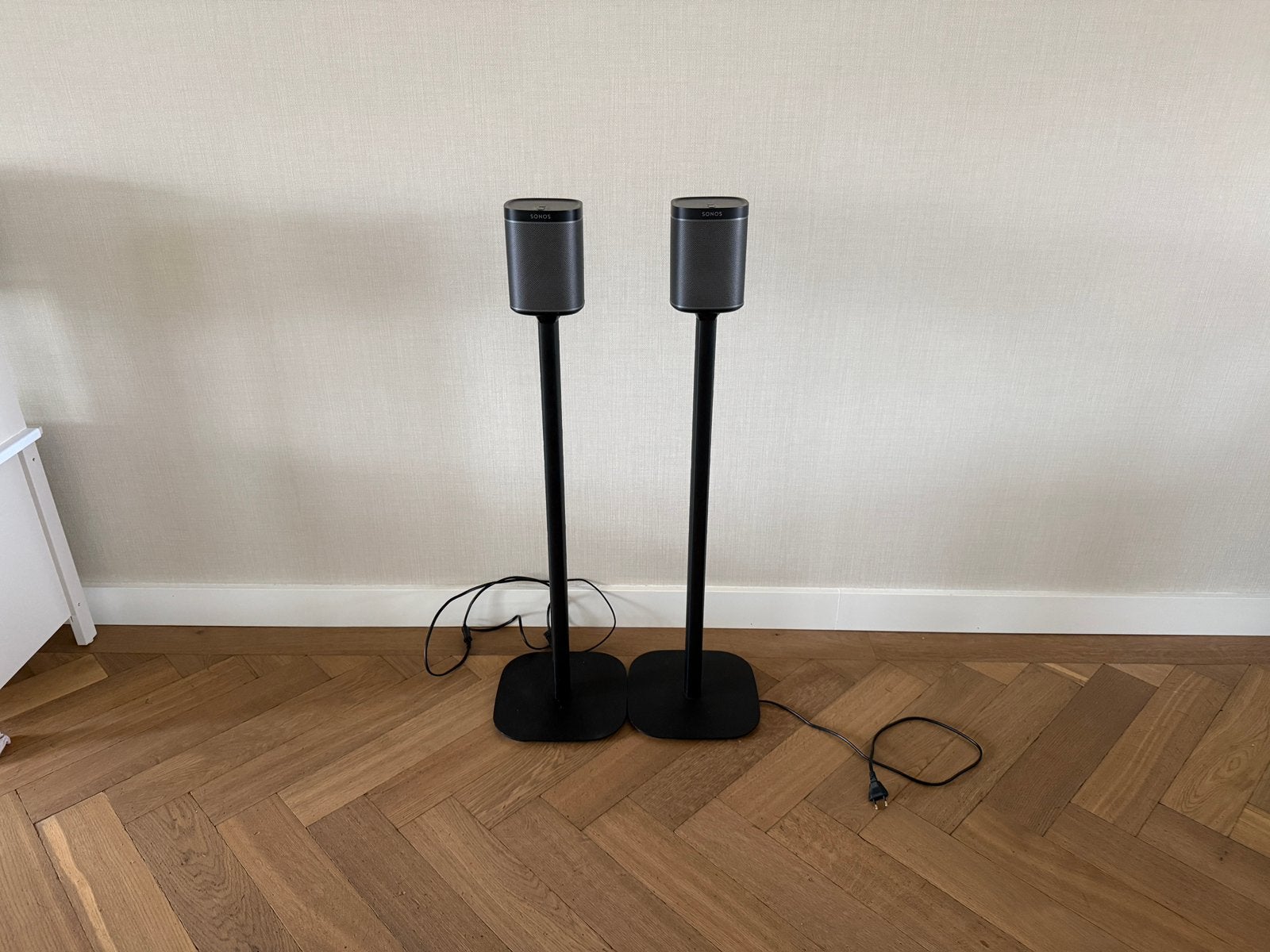 2x Sonos Play:1 op Vogel’s standaard, Soundbar, 70 watt of meer, Zo goed als nieuw, Overige spelers