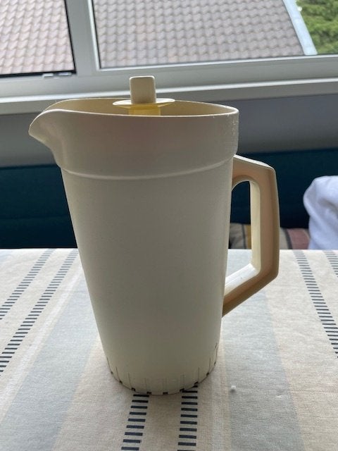 Tupperware vintage schenkkan/sapkan - Queens vintage, Ophalen of Verzenden, Zo goed als nieuw, Crème, Overige typen