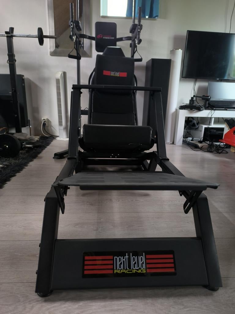 Next Level Racing F-GT Cockpit + Monitor Standaard, Ophalen, Gebruikt, 1 speler, Racen en Vliegen