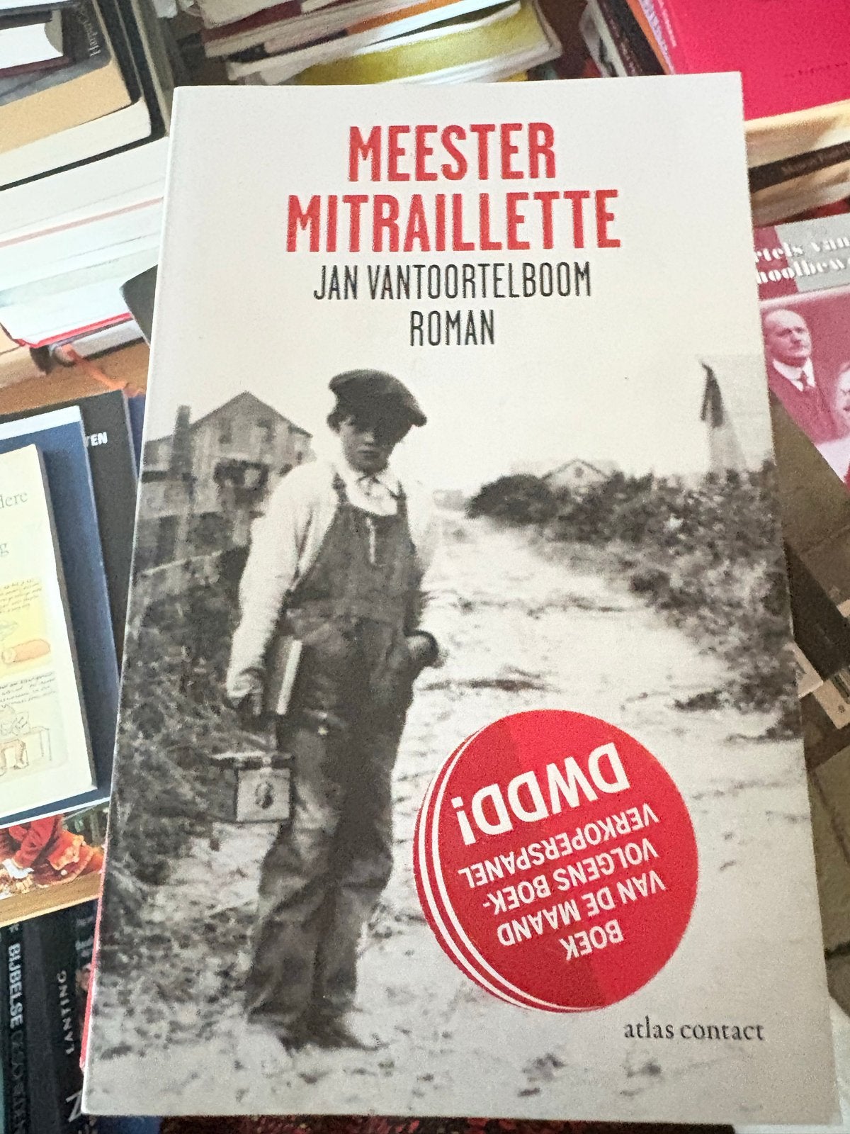 Meester Mitraillette - Jan Vantoortelboom Roman, Ophalen of Verzenden, Gelezen