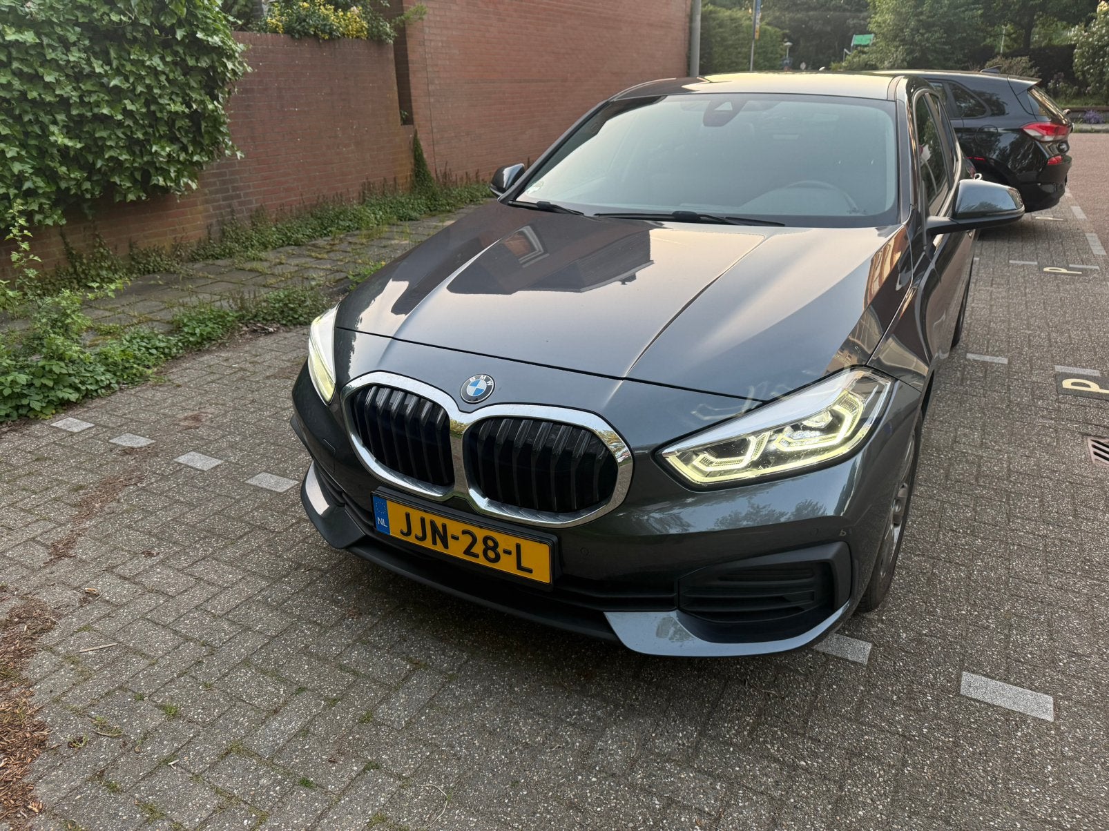 BMW 1-Serie 116i benzine handgeschakeld dealeronderhouden, Auto's, BMW, Handgeschakeld, 1100 kg, 695 kg, 1499 cc