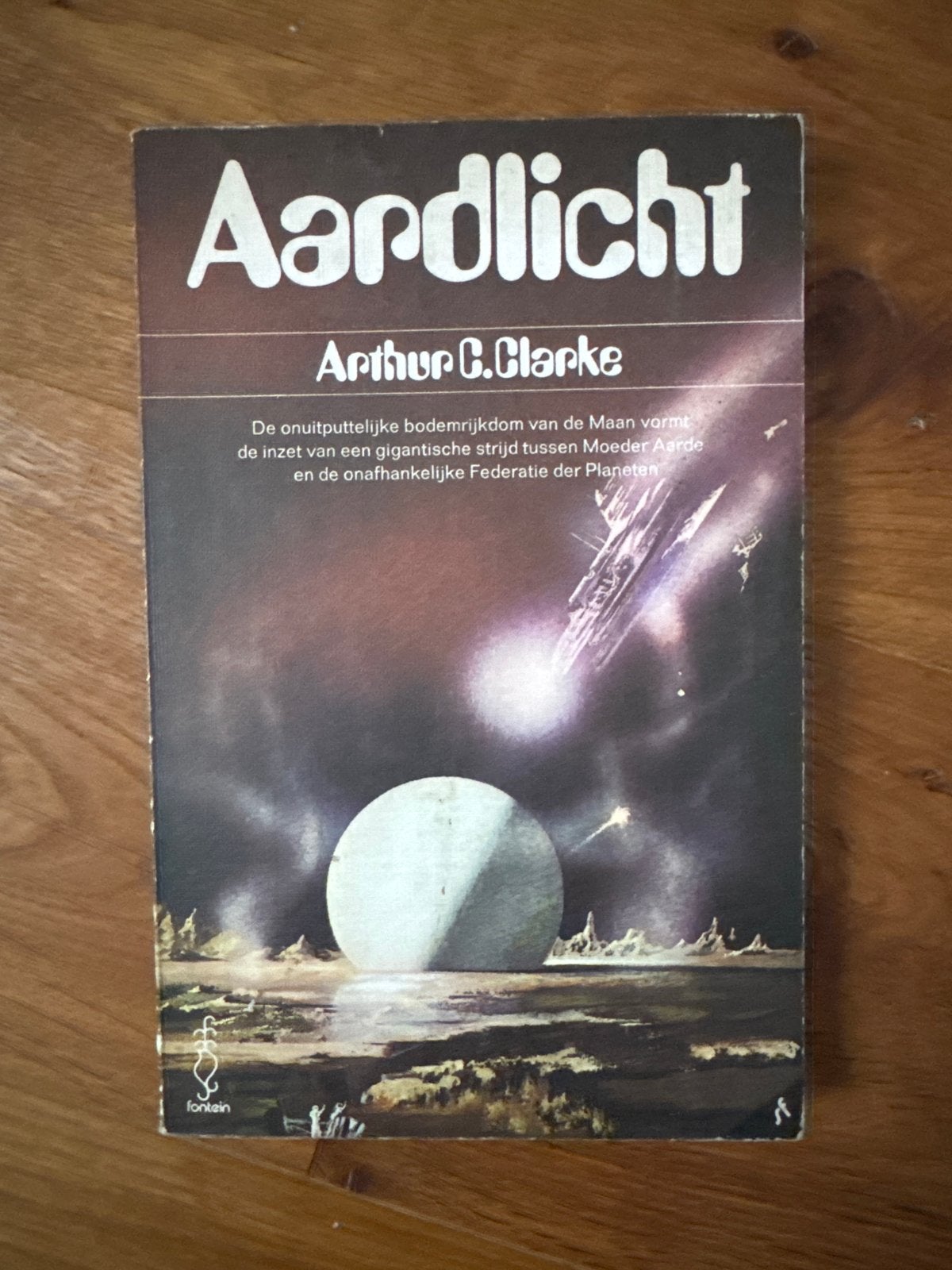 Aardlicht - Arthur C. Clarke (Sciencefiction), Ophalen of Verzenden, Gelezen