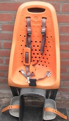 Yepp fietsstoeltje voor achter, kleur Oranje, Fietsen en Brommers, Fietsaccessoires | Fietsstoeltjes, Ophalen, Achterzitje, Yepp