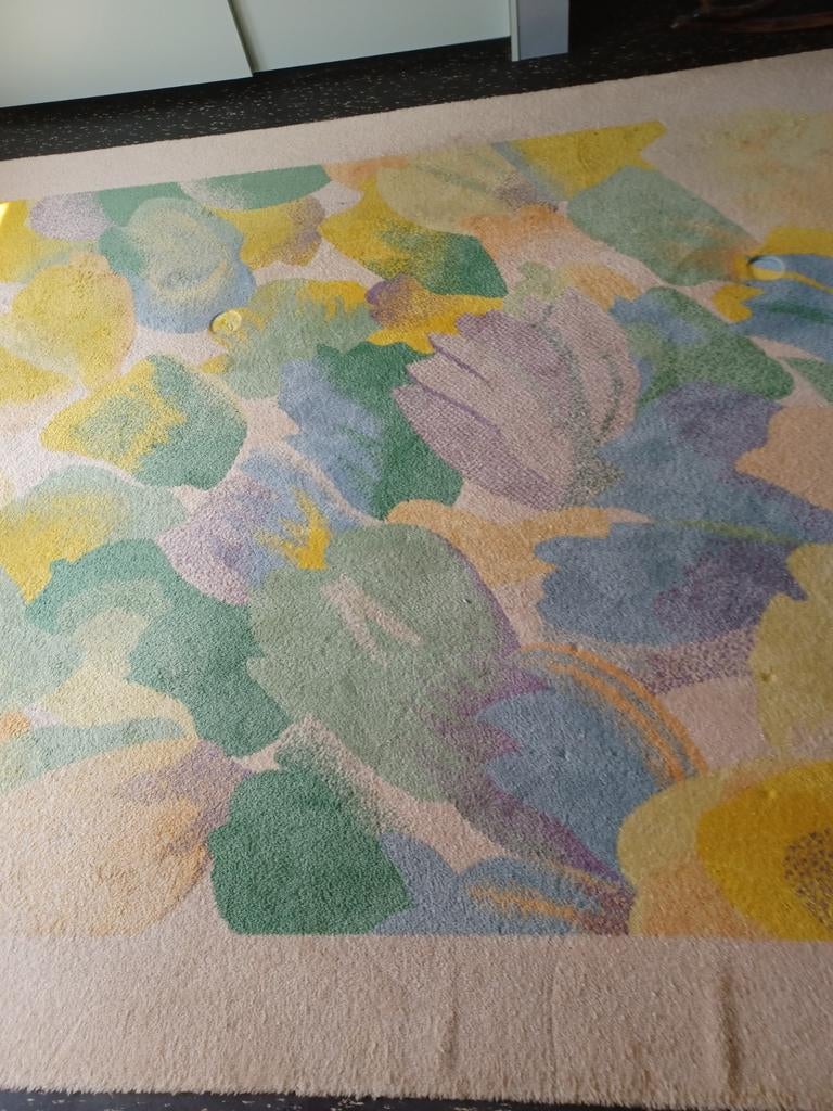 Vrolijk gekleurd vloerkleed met bloemmotief/tulp, Huis en Inrichting, Stoffering | Tapijten en Kleden, Gebruikt, 200 cm of meer