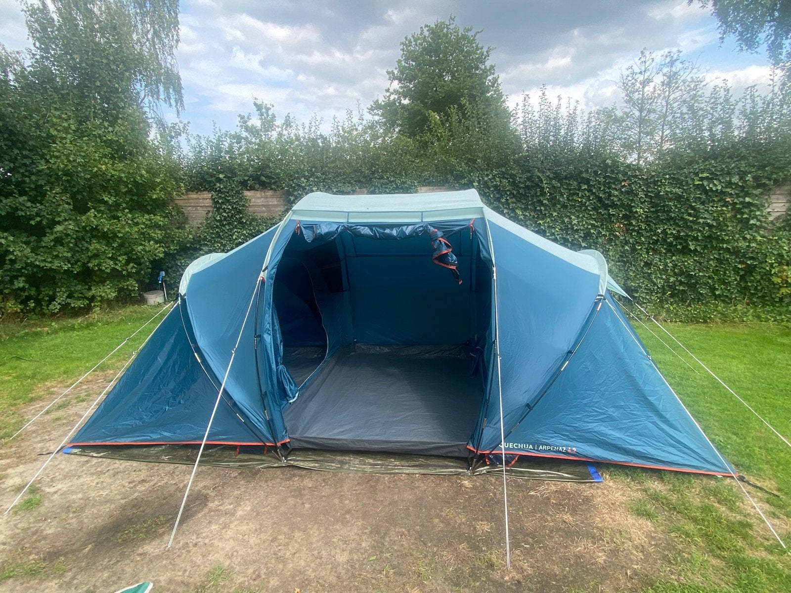 Quechua kampeertent Arpenaz 4 personen, Ophalen, Zo goed als nieuw, Tot en met 4