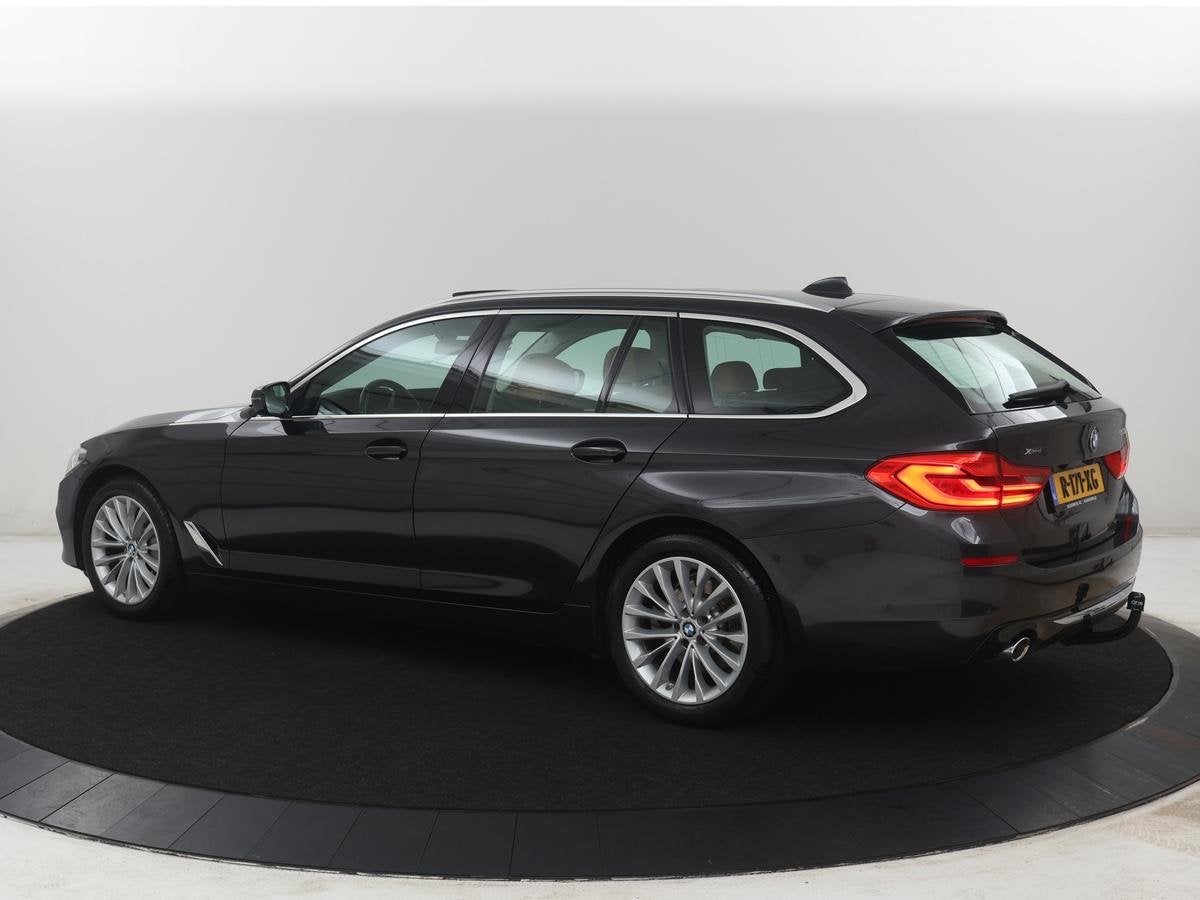 BMW 5-serie Touring 530i xDrive High Executive | Pano.Dak |, Auto's, Automaat, 1998 cc, Gebruikt, Euro 6