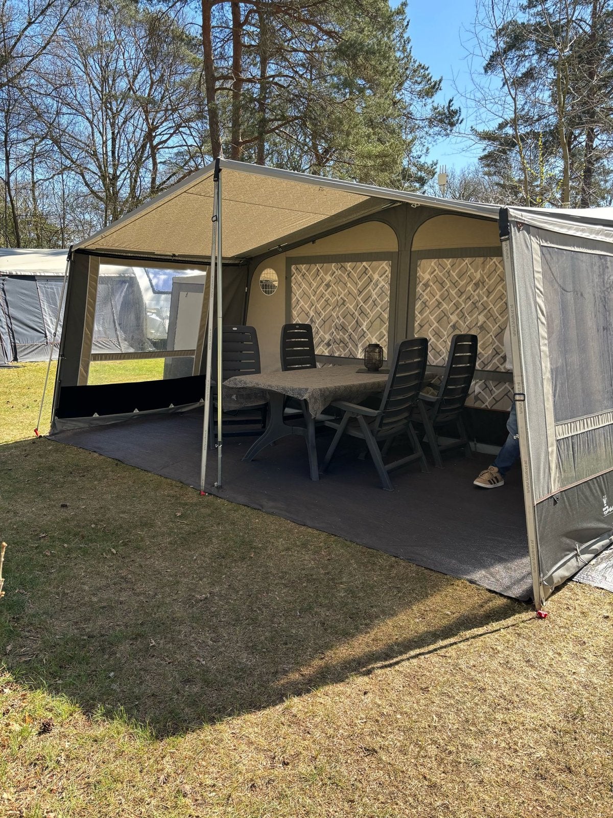 Home-Car caravan met dak airco en Isabella voortent, Home-car, Rondzit, Frans bed, Airco