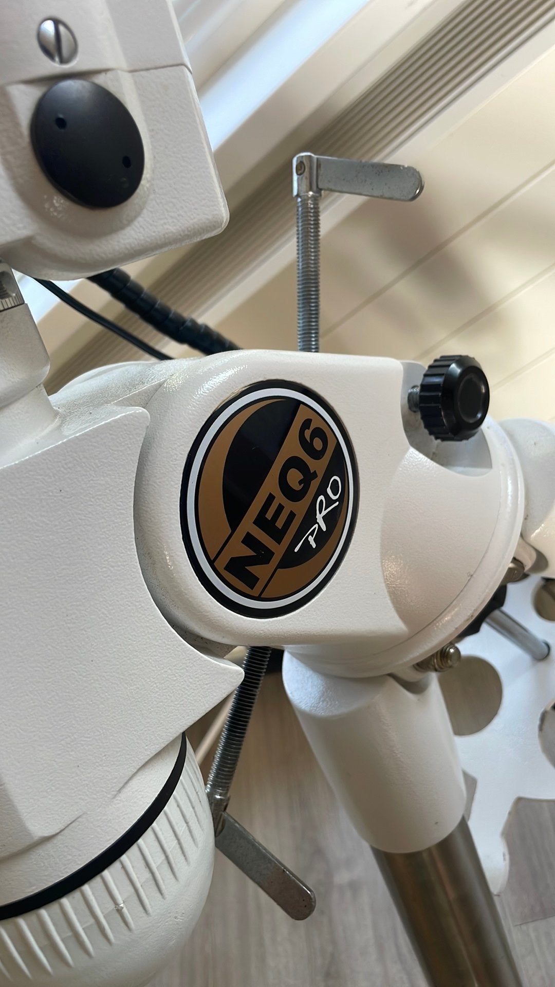 Saxon NEQ6 Pro heavy duty Mount, Ophalen of Verzenden, Zo goed als nieuw