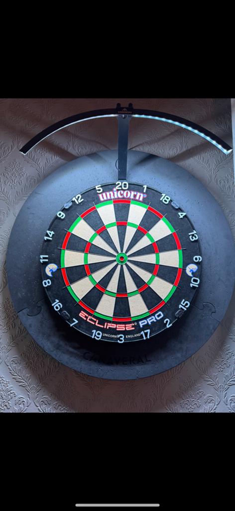 Unicorn dartbord set: zo goed als nieuw, compleet!, Sport en Fitness, Darts, Ophalen, Zo goed als nieuw, Dartbord