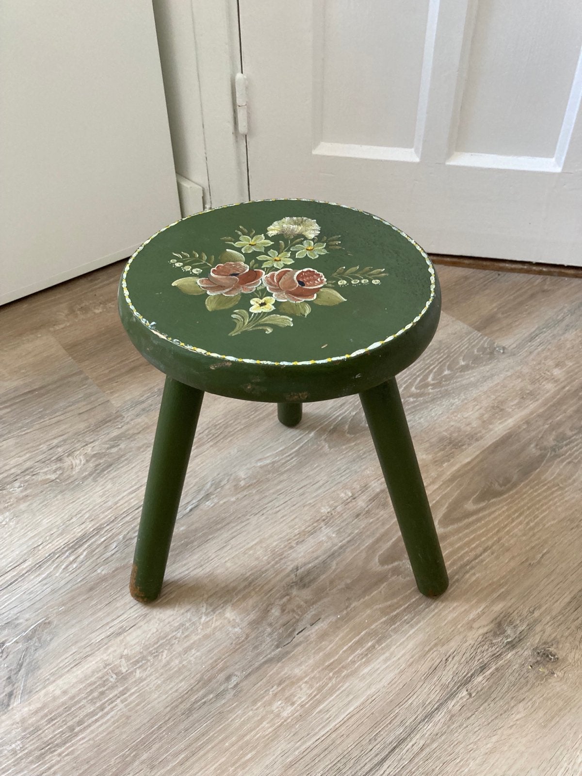 Vintage Groen Krukje met Handgeschilderde Bloemen, Ophalen, Gebruikt, Hout