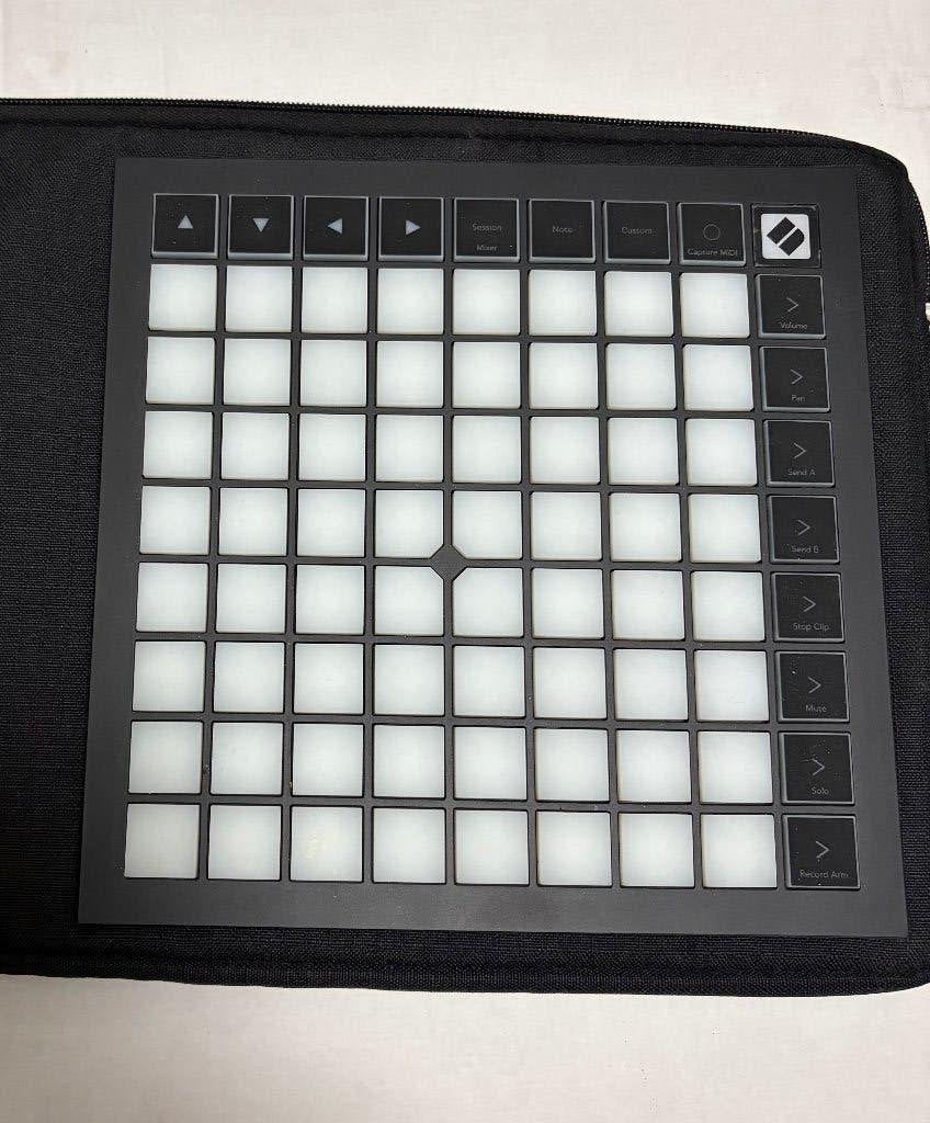 Novation Launchpad X, Muziek en Instrumenten, Midi-apparatuur, Ophalen, Zo goed als nieuw