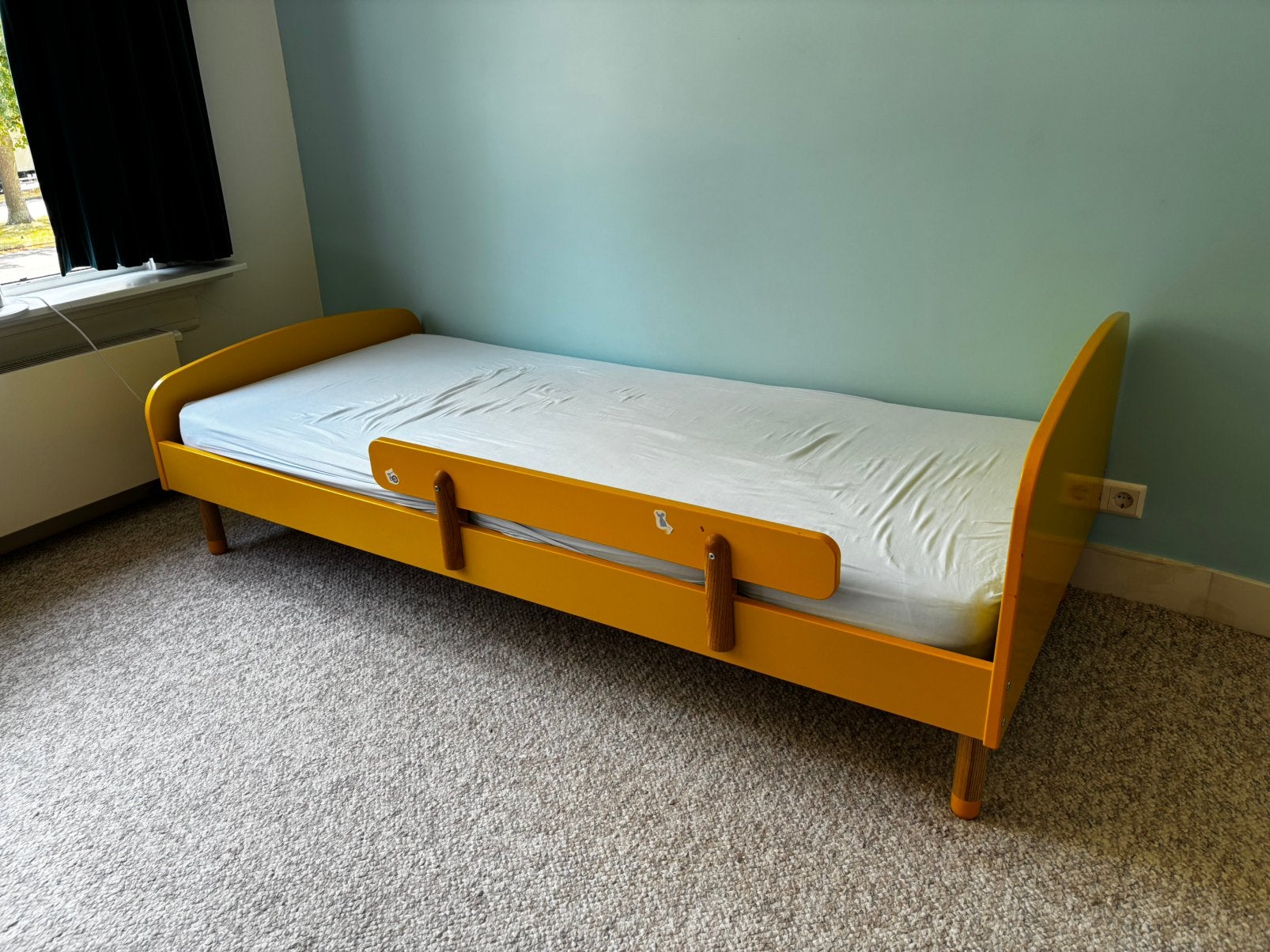 Kinderbed geel incl lattenbodem gratis ophalen!, Ophalen, 85 tot 100 cm, Zo goed als nieuw, Lattenbodem