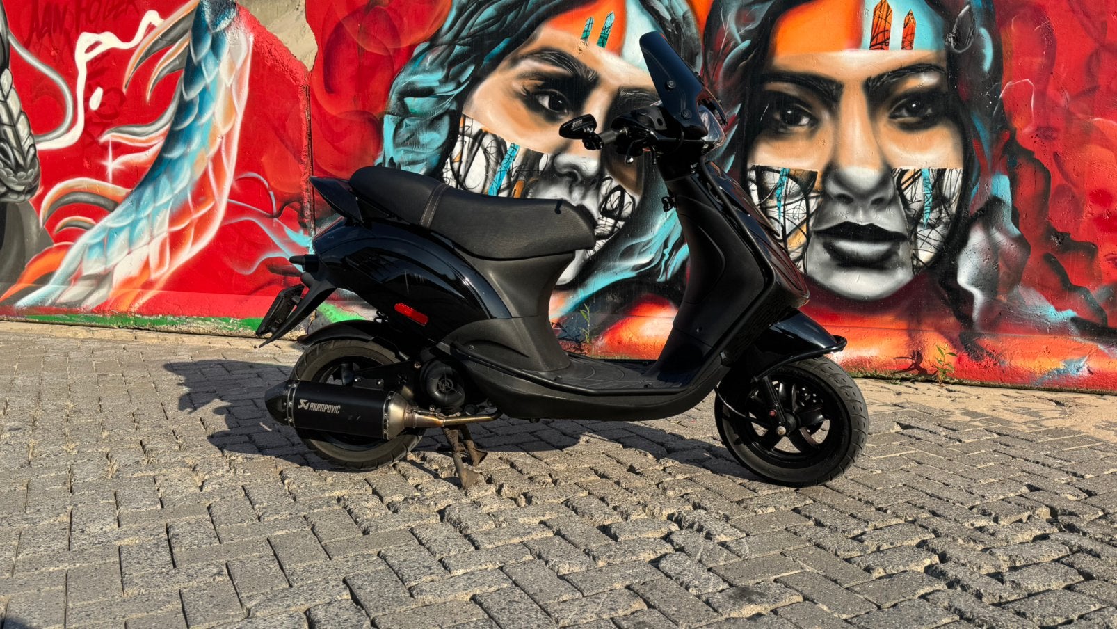 Piaggo Zip 4t3v euro5 Zwart vol opties Akrapovic, Malossi, Ophalen, Zo goed als nieuw, Benzine, Zip