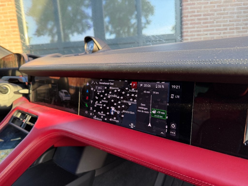 Foto 8 van Porsche Taycan 4S SportChrono PANO 545pk PassengerDisplay