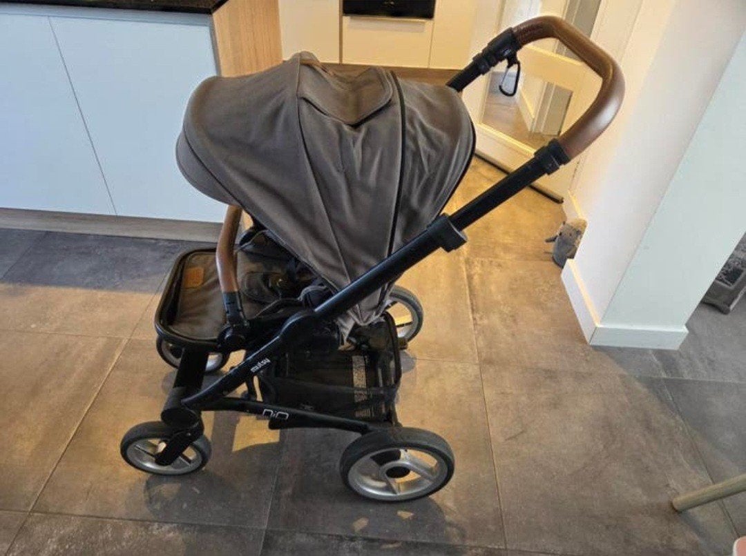 Mutsy Nio kinderwagen + meerijdplankje, Kinderen en Baby's, Buggy's, Gebruikt, Regenhoes, Voetenzak, Ophalen