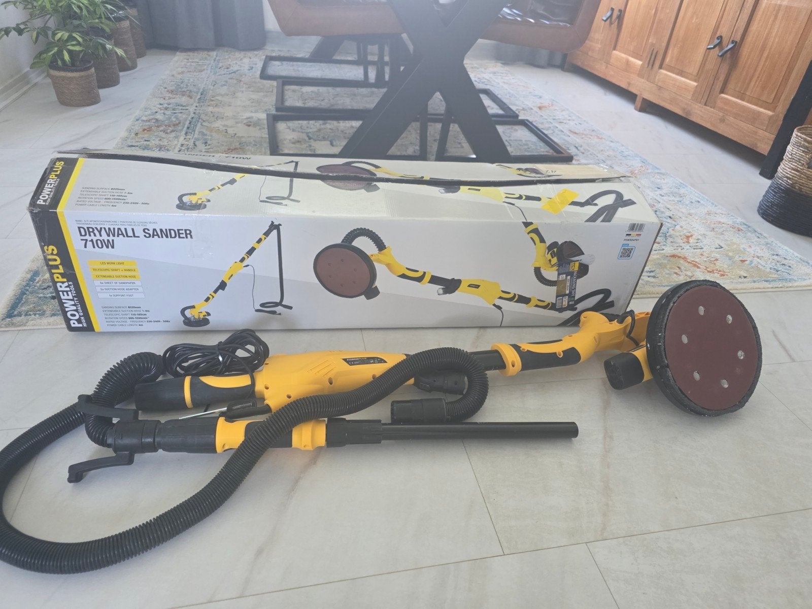 Powerplus wand- en plafondschuurmachine 710W – als nieuw €75, Ophalen, Zo goed als nieuw, 1200 watt of meer, Bandschuurmachine