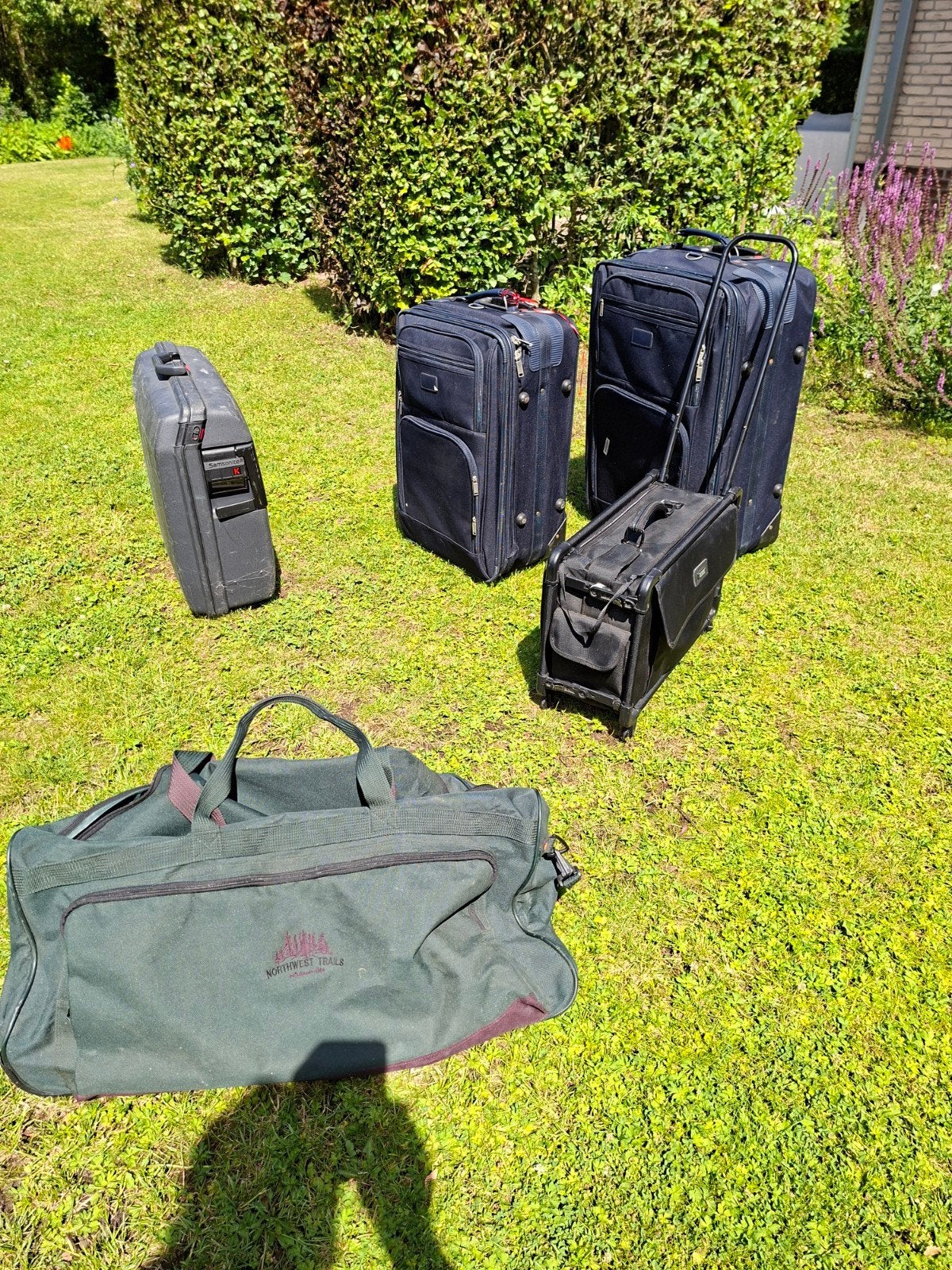 Gratis koffers en Duffelbag en plunjezak!, Ophalen, Gebruikt, Hard kunststof