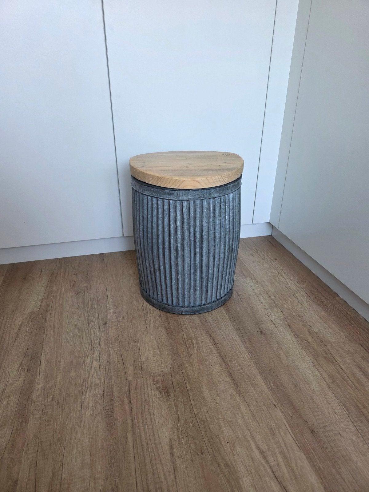 Metalen ton (dolly tub) met ronde plank- Industrieel/Vin, Ophalen, Zo goed als nieuw, Metaal, Grijs