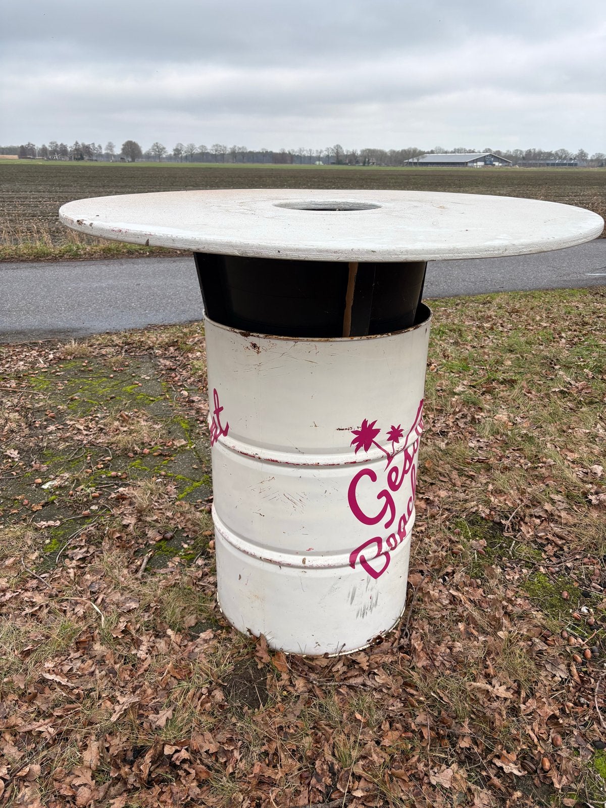 4 festival  Statafels - 2 wit/roze, 2 roze/wit, Ophalen, Gebruikt