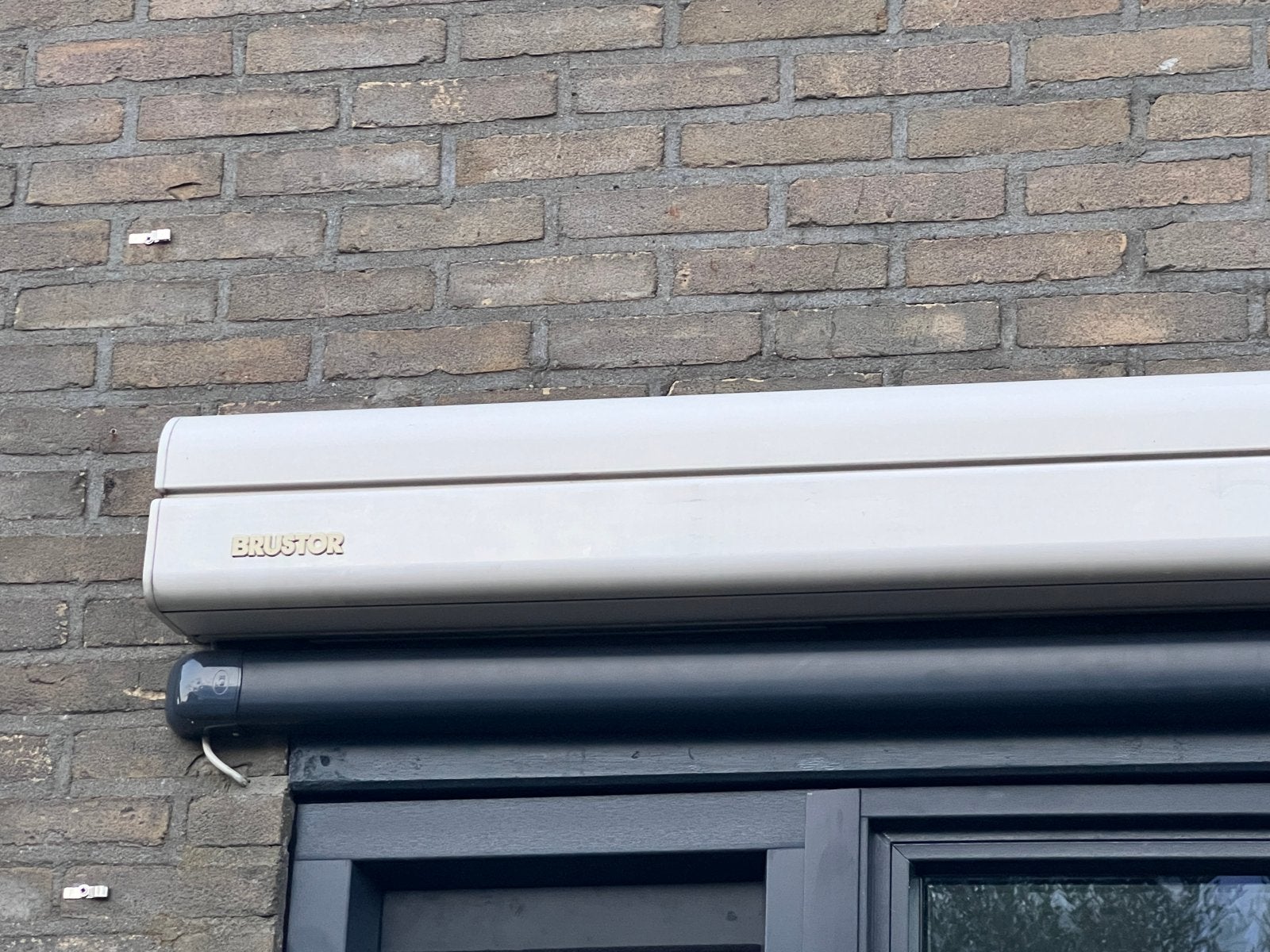 Brustor B25 Knikarmscherm 6m / 3m met antraciet doek, Tuin en Terras, Zonneschermen, Ophalen, Gebruikt, 450 cm of meer, Elektrisch