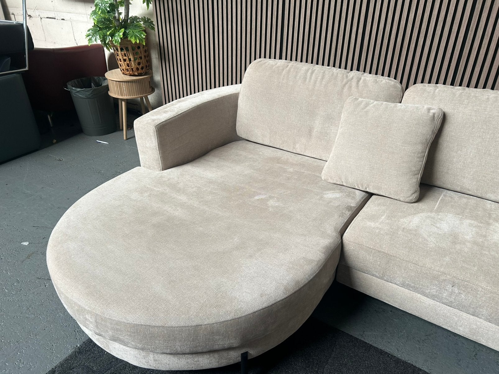 Foto 3 van GRATIS LEVERING BEIGE HOEKBANK 300X185 GEREINIGD